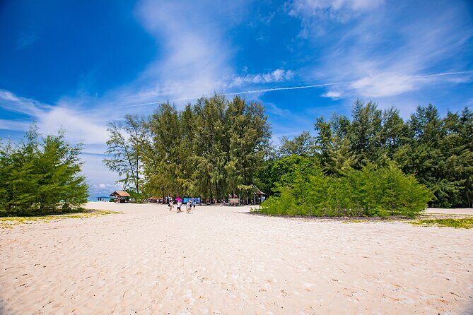 Bamboo Island, Pileh Bay & Phi Phi Island Snorkeling Tour from Phuket - Maya Bay: a quick walk, a lot of photo time