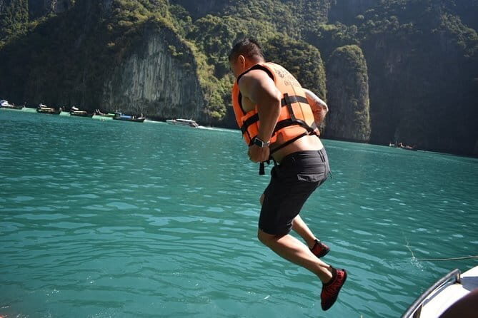 James Bond Island: Big Boat Tour & Canoeing Experience - Food, drinks, and comfort during a 10-hour day