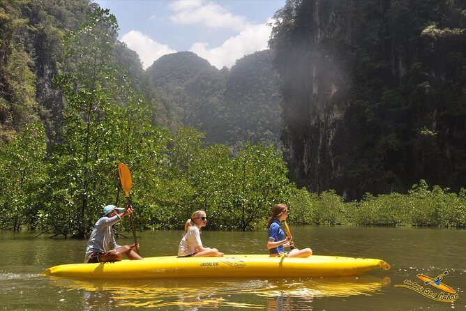 John Gray’s Hong by Starlight: Sea Cave Canoeing Experience - Lunch, briefing, and the raptor show: filling the day without stalling it