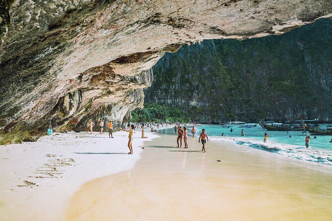Phi Phi 1 Day tour by speed catamaran with Phuket transfers - Onboard Comfort: What “Spacious Speed Catamaran” Means for You