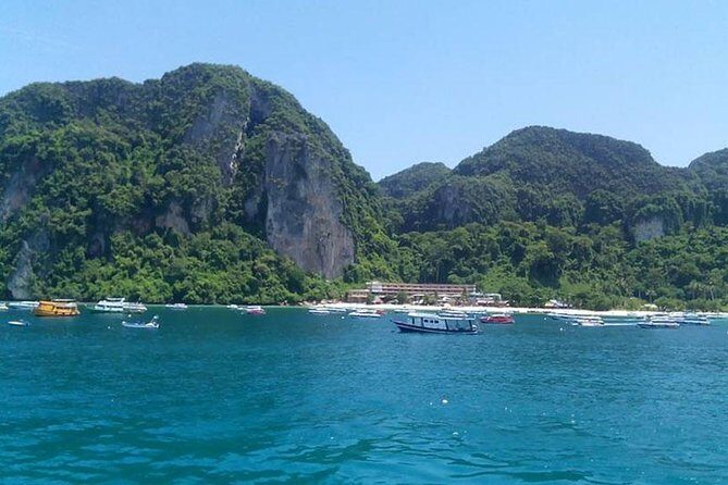 Phi Phi Islands One Day Tour by Speedboat From Phuket - Morning pickup and the speedboat rhythm