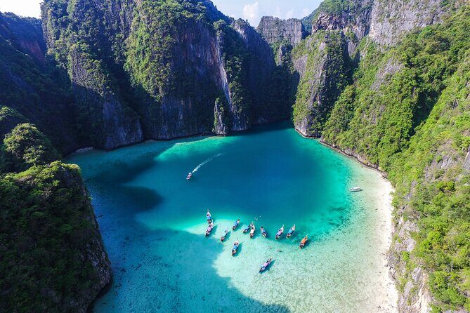 Phi Phi + James Bond islands Full day - Combo - Ko Panyi: lunch at a stilt village over shallow sea