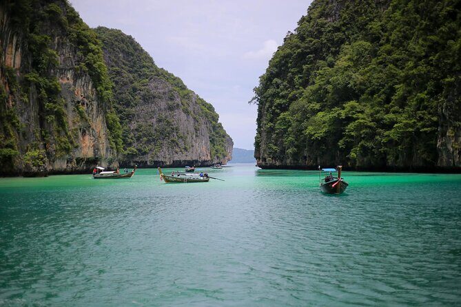 Phi Phi Khai Islands Excursion with Seaview & Lunch by speedboat - Guide and group size: why coordination makes the day better
