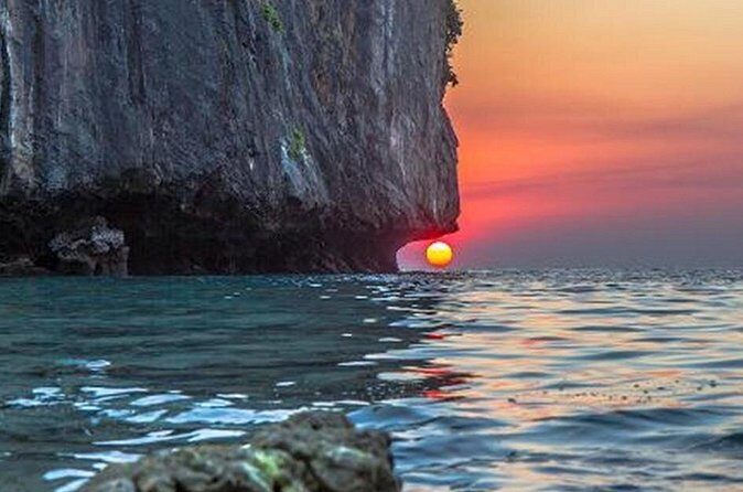 Private Tour Phi Phi Early Bird Premium Tour by Speed Boat - Food, coffee, and the lunch question you should not ignore