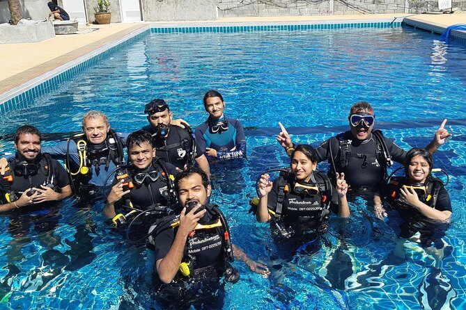 Scuba diving Pool lesson for beginners (1 hour ) - Small group size: how it changes the whole experience